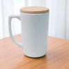Caneca de Ceramica Branca com Tampa de Bambu 470ml - Personalizada - LeBlank Corporativo