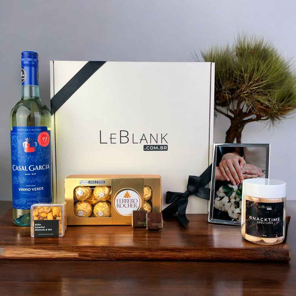 Kit Presente Vinho Casal Garcia com Porta Retrato e Foto - LeBlank Corporativo